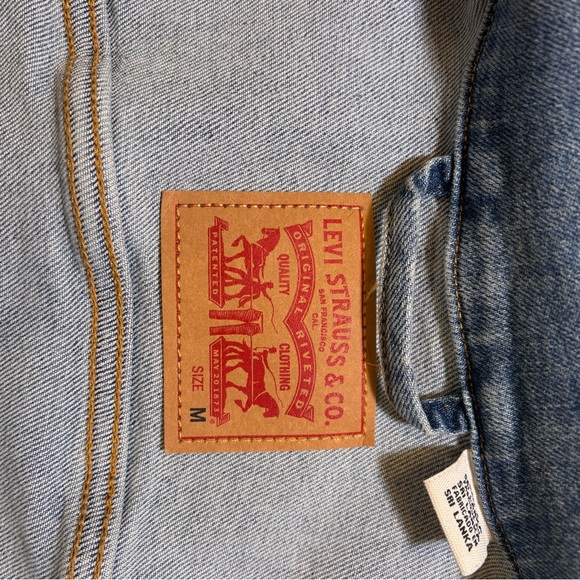 Levi's Classic Blue Denim Jacket - Picture 2 of 4